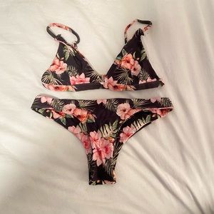 Like-New Amabikinis Tri top bikini, size M